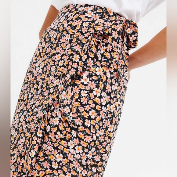 Floral flowy wrap skirt - Picture 2 of 6